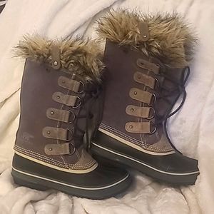Size 9 Sorel Joan of Artic brown lace up fur boots